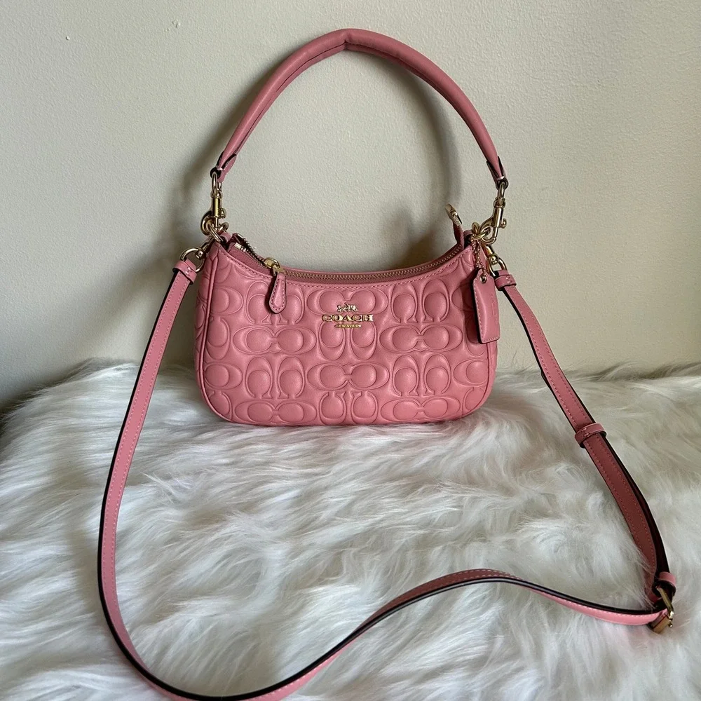 Coach Teri Pink Signature Leather Shoulder Bag Excellent